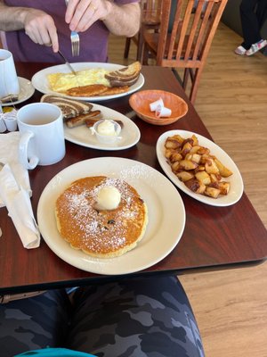 Harry’s All American Breakfast Restaurant in Boston by null