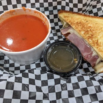 Everdine's Grilled Cheese - Cup of Tomato Soup and 1/2 Mostly Maui Wowie sandwich - Sandwiches Near Me - Batavia, Illinois