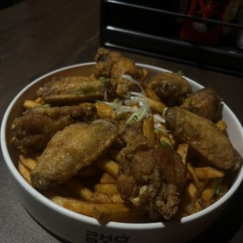 Pho Bar Vietnamese Kitchen - HONEY GARLIC WINGS w/FRIES l CANH GA SOT TOI MAT ONG VOI KHOAI TAY CHIEN - Vietnamese Near Me - Pembroke Pines, Florida Pho Bar Vietnamese Kitchen - HONEY GARLIC WINGS w/FRIES l CANH GA SOT TOI MAT ONG VOI KHOAI TAY CHIEN - Vietnamese Near Me - Pembroke Pines, Florida