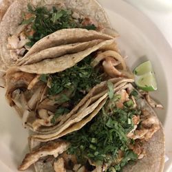Sabor De La Vida - 3 Chicken Tacos