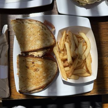 Caroline's Seaside Cafe by Giuseppe - Tuna melt - Cafes Near Me - La Jolla, California