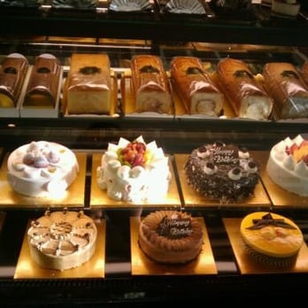 Mozart Bakery - Display case - Bakeries Near Me - Duluth, Georgia