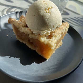 Crust & Roux - Apple pie a la mode - Pizza Near Me - Las Vegas, Nevada