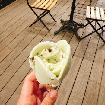 Amorino - Single scoop of mint chip - Desserts Near Me - Playa del Carmen, ROO Amorino - Single scoop of mint chip - Desserts Near Me - Playa del Carmen, ROO