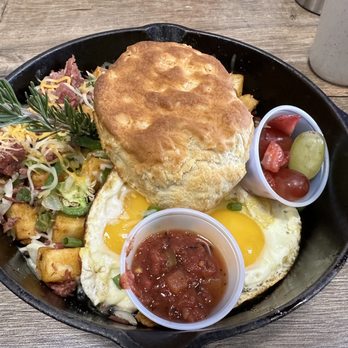 Chops & Eggs - Corned beef hash - New American Near Me - Corpus Christi, Texas
