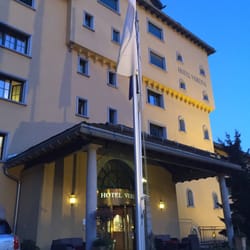 Hotel-Restaurant Vereina - Front entrance with free parking downstairs