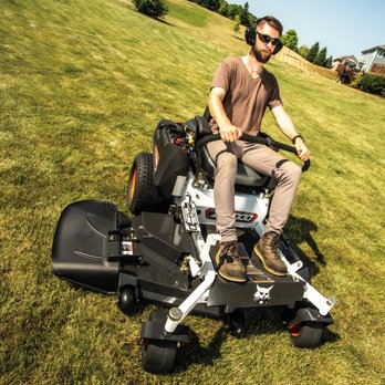 G & G Equipment - A Bobcat ZT2000 zero-turn mower - Landscaping Near Me - Frederick, Colorado