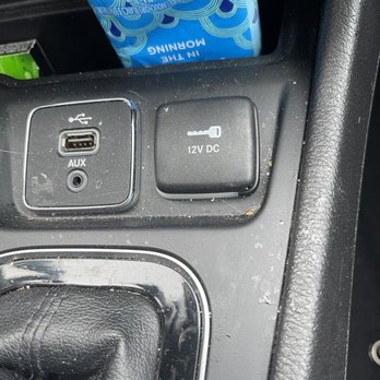 Miller Mall Car Wash - Crumbs and dirt around console area - Car Wash Near Me - Duluth, Minnesota
