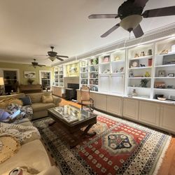 The Laughing King - Fabulous library. VERY comfy couch.