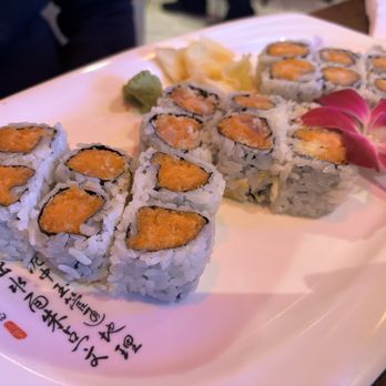 Osaka Ryu Gin - Three maki combo (spicy salmon, spicy yellowtail, spicy white tuna) - Japanese Near Me - Glen Rock, New Jersey Osaka Ryu Gin - Three maki combo (spicy salmon, spicy yellowtail, spicy white tuna) - Japanese Near Me - Glen Rock, New Jersey