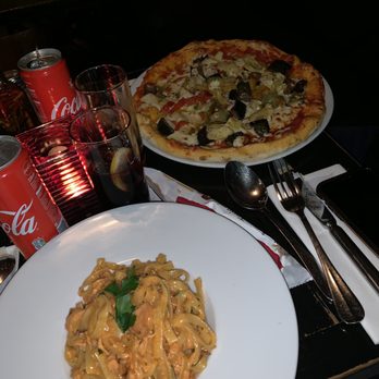 Fratelli - Tagliatelles saumon  Pizza Veggie - Italian Near Me - Paris, 75