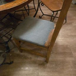 Chairs missing leather. Felt material filthy this is what was in the room to sit on Chairs missing leather. Felt material filthy this is what was in the room to sit on