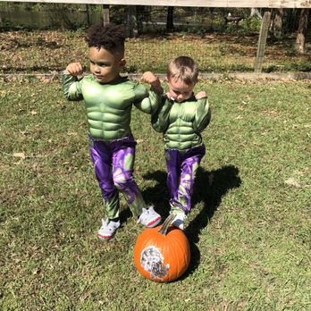 Baton Rouge Zoo - Decorated pumpkins everywhere - Zoos Near Me - Baton Rouge, Louisiana