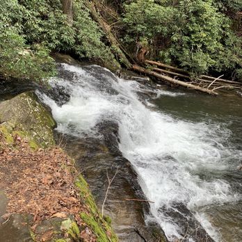 Upper Moccasin Creek Falls - Alongside a small cascade - Hiking Near Me Upper Moccasin Creek Falls - Alongside a small cascade - Hiking Near Me