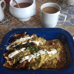 Casa Carlina - Chilaquiles pasilla y verdes!
