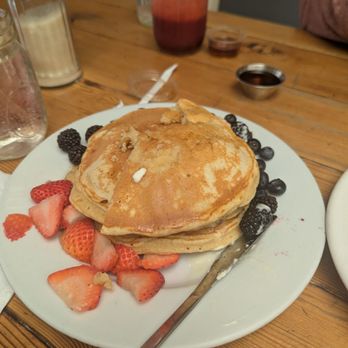 Humble Bee - Short stack of pancakes - Breakfast & Brunch Near Me - Northridge, California Humble Bee - Short stack of pancakes - Breakfast & Brunch Near Me - Northridge, California