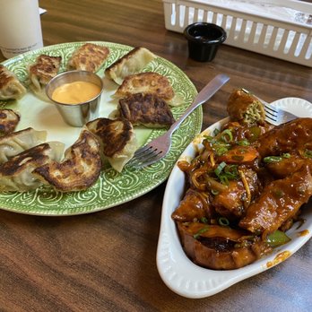 Cafe Everest - Fried pork Momo and Kung Fu chicken Momo. - Himalayan/Nepalese Near Me - Arlington, Texas