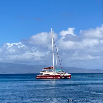 Honolua Bay - Boat in Honolua bay - Beaches Near Me - Kapalua, Hawaii Honolua Bay - Boat in Honolua bay - Beaches Near Me - Kapalua, Hawaii