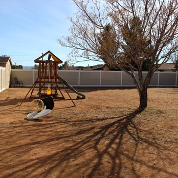 Marriott Fence Construction - Two tone white and tan vinyl fence - Fences & Gates Near Me - Hesperia, California Marriott Fence Construction - Two tone white and tan vinyl fence - Fences & Gates Near Me - Hesperia, California