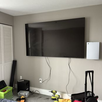 Pro Fixers - Installing a TV and stereo system - Handyman Near Me Pro Fixers - Installing a TV and stereo system - Handyman Near Me