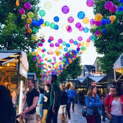 Le Paradis du Fruit - The walkway with many restaurants