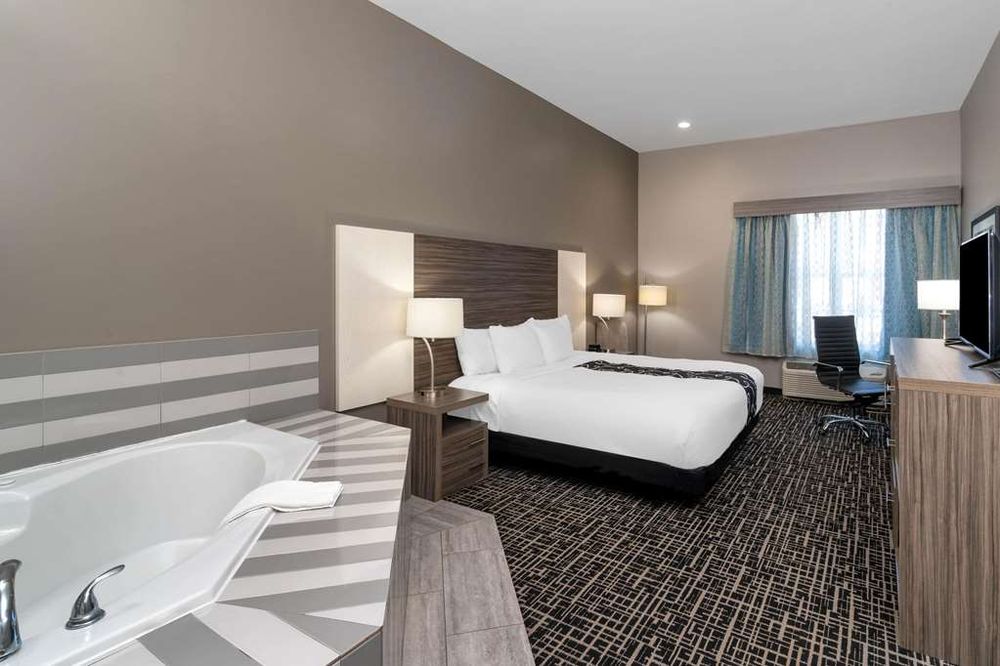 LA QUINTA BY WYNDHAM FORSYTH Updated May 2024 127 Photos & 34