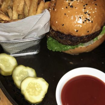Reserve Cut - Huge delicious burger - Steakhouses Near Me - New York, New York Reserve Cut - Huge delicious burger - Steakhouses Near Me - New York, New York
