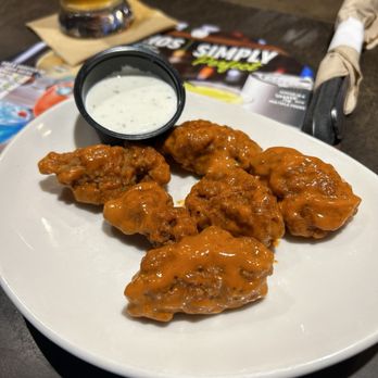 Applebee's Grill + Bar - 6 piece boneless wings. - Burgers Near Me - Monroe, Michigan Applebee's Grill + Bar - 6 piece boneless wings. - Burgers Near Me - Monroe, Michigan