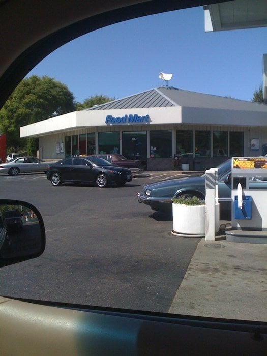 LARRY’S VILLAGE PANTRY Updated September 2024 610 NE 99th St