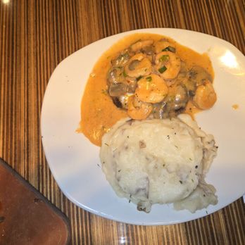 Outback Steakhouse - Filet mignon smothered in mushrooms and sauce with mashed potatoes. - Steakhouses Near Me - Staten Island, New York Outback Steakhouse - Filet mignon smothered in mushrooms and sauce with mashed potatoes. - Steakhouses Near Me - Staten Island, New York