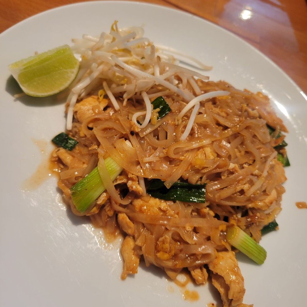 Chicken pad thai (no peanuts as requested). Was soooo good.