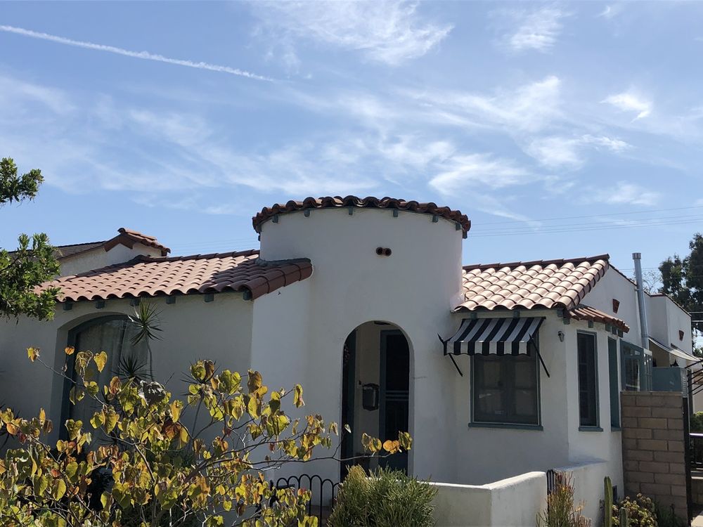 Slide of Arana Roofing