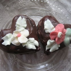Maggie and Molly's Bakery - Valentine Ganache Cakes