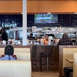 Jimmy's Egg - Love the open kitchen... Nothing to hide in here!