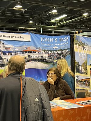 Donald E. Stephens Convention Center by null
