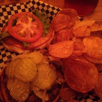 JT Hannah's Kitchen - Classic burger with house chips - American Near Me - Pigeon Forge, Tennessee JT Hannah's Kitchen - Classic burger with house chips - American Near Me - Pigeon Forge, Tennessee
