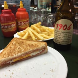 Katamaran - Sandwiches, subs, hamburgers!
