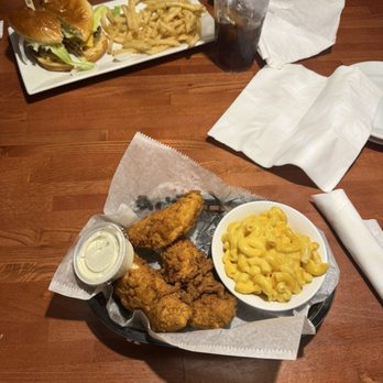 Bricks on Boundary - 3 pc Breaded Chicken Fingers and Backyard Brickyard Burger Mac n Cheese plus fries! - New American Near Me - Beaufort, South Carolina