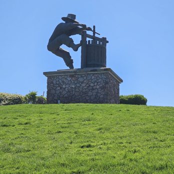 Vino Bello Resort - Walking trail ends with this statue - Resorts Near Me - Napa, California