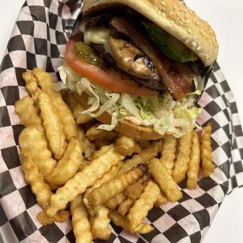 Bob's Giant Burger - Expensive, skimpy on the fries - Burgers Near Me - Modesto, California Bob's Giant Burger - Expensive, skimpy on the fries - Burgers Near Me - Modesto, California