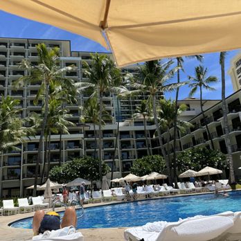 Halekulani Hotel - Pool - Hotels Near Me - Honolulu, Hawaii Halekulani Hotel - Pool - Hotels Near Me - Honolulu, Hawaii