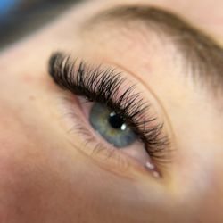 Addicted To Beauty By Kaylynne - Volume lash extensions