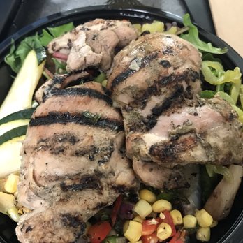 Waikiki Beachside Bistro - Mediterranean salad with added chicken - Asian Fusion Near Me - Honolulu, Hawaii Waikiki Beachside Bistro - Mediterranean salad with added chicken - Asian Fusion Near Me - Honolulu, Hawaii