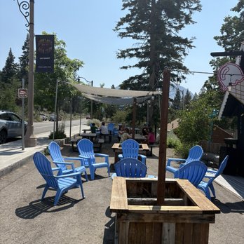 Local Scoop - Outside seating - Ice Cream & Frozen Yogurt Near Me - June Lake, California Local Scoop - Outside seating - Ice Cream & Frozen Yogurt Near Me - June Lake, California