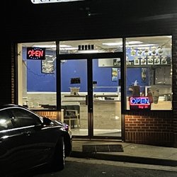 Danny Pupuseria Restaurant - Restaurant front