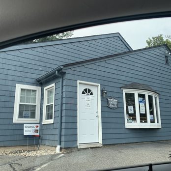 East Side Veterinary Clinic - Front entrance - Veterinarians Near Me - Meriden, Connecticut