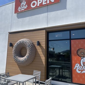 Randy's Donuts - Now open - Donuts Near Me - Burbank, California Randy's Donuts - Now open - Donuts Near Me - Burbank, California