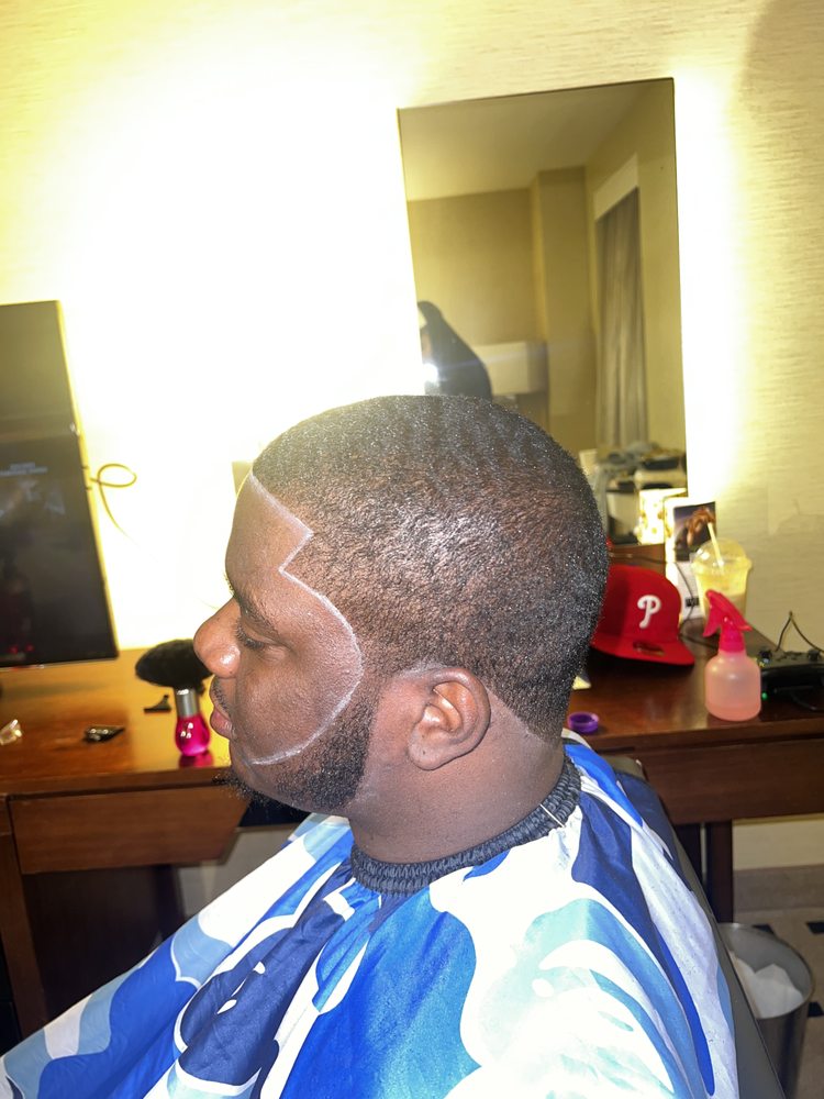Lavish Cuts By Mk Logo