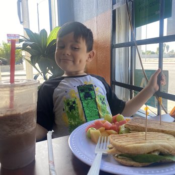 D’Todo Natural - Juice Bars & Smoothies Near Me - Bell, California