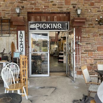 Pickin’s By Sassy - Entrance - Antiques Near Me - Burnet, Texas Pickin’s By Sassy - Entrance - Antiques Near Me - Burnet, Texas